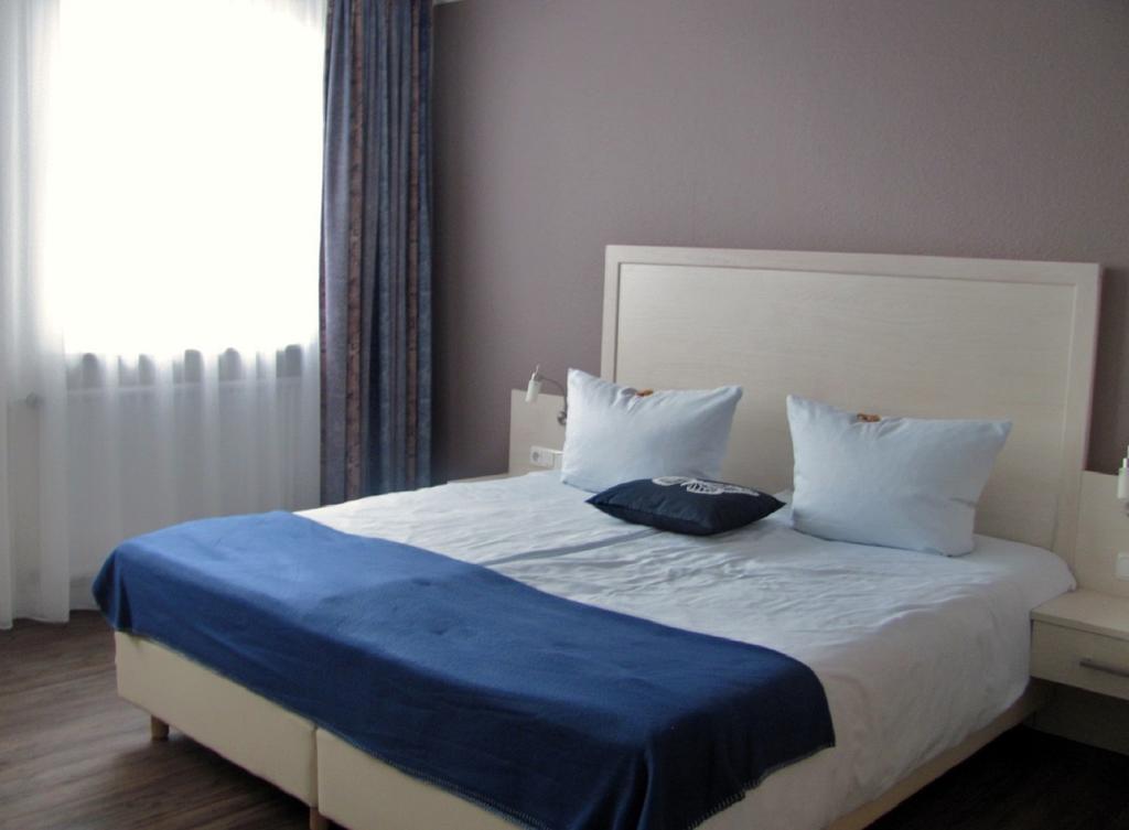 Landhotel Alte Schule - Hotel Garni ชิลลิคช์ ห้อง รูปภาพ