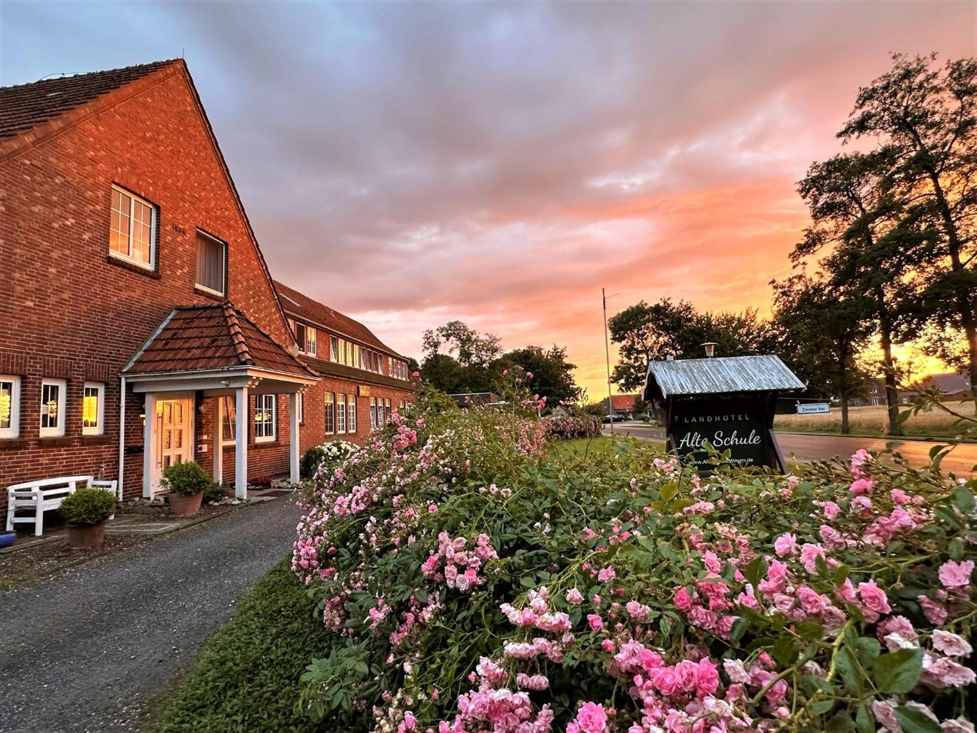 Landhotel Alte Schule - Hotel Garni ชิลลิคช์ ภายนอก รูปภาพ