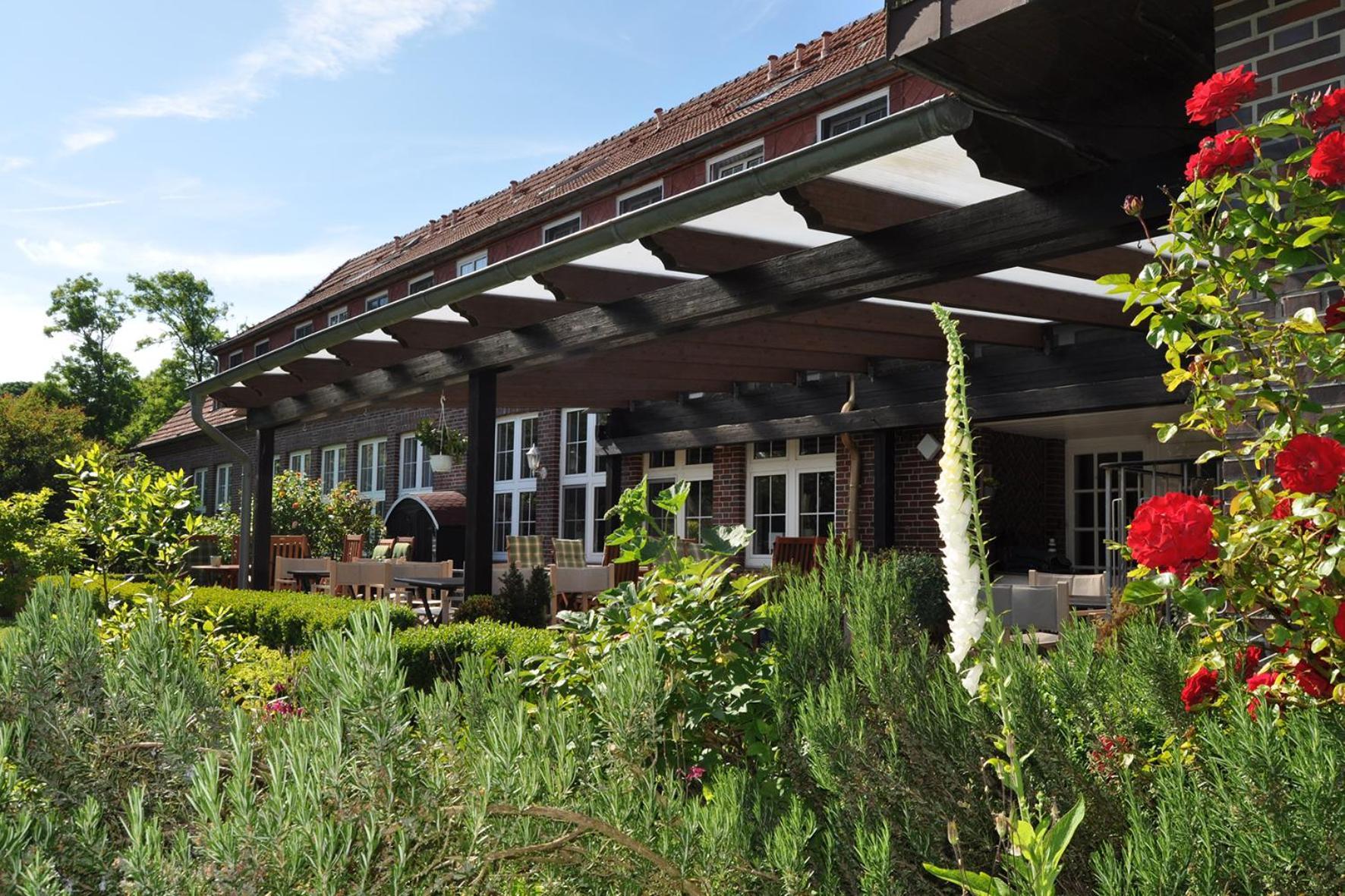 Landhotel Alte Schule - Hotel Garni ชิลลิคช์ ภายนอก รูปภาพ