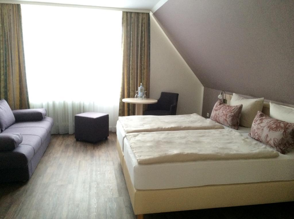 Landhotel Alte Schule - Hotel Garni ชิลลิคช์ ห้อง รูปภาพ