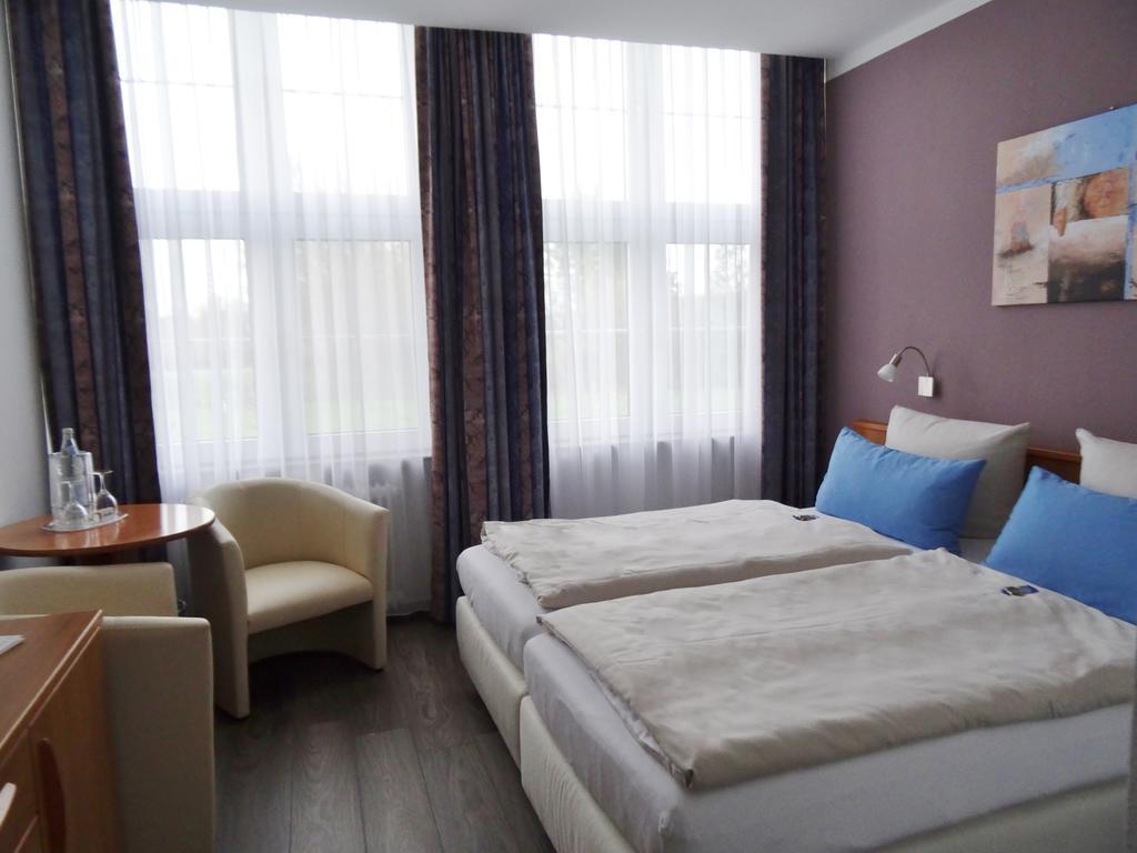 Landhotel Alte Schule - Hotel Garni ชิลลิคช์ ห้อง รูปภาพ