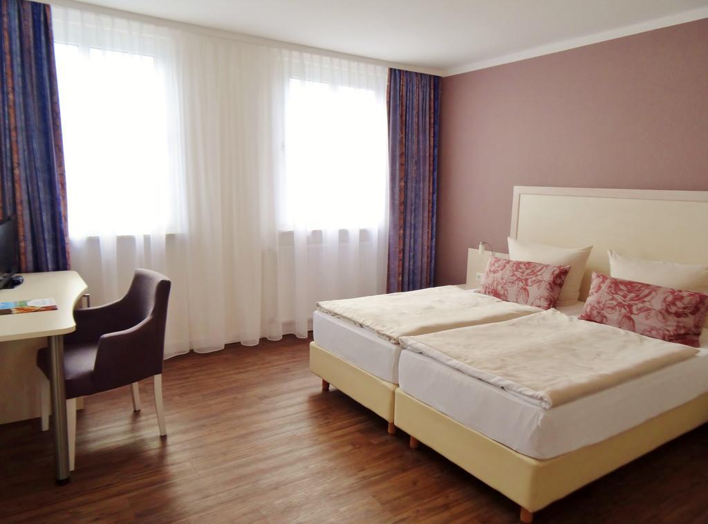 Landhotel Alte Schule - Hotel Garni ชิลลิคช์ ภายนอก รูปภาพ