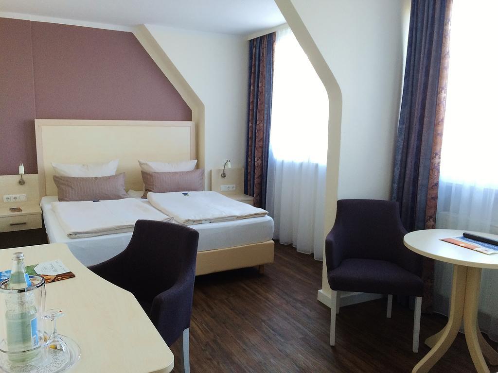 Landhotel Alte Schule - Hotel Garni ชิลลิคช์ ภายนอก รูปภาพ
